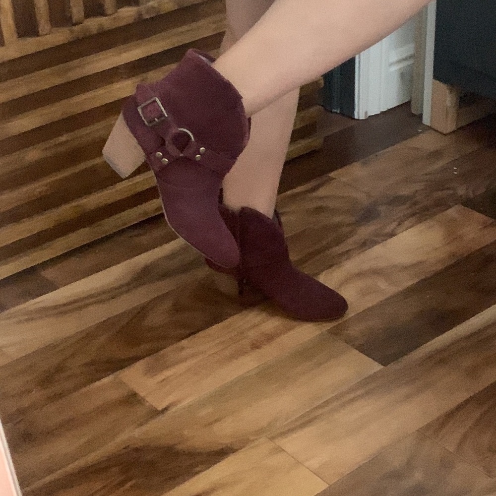 Hinge Burgundy Western Suede Ankle Bootie. Size 6.5